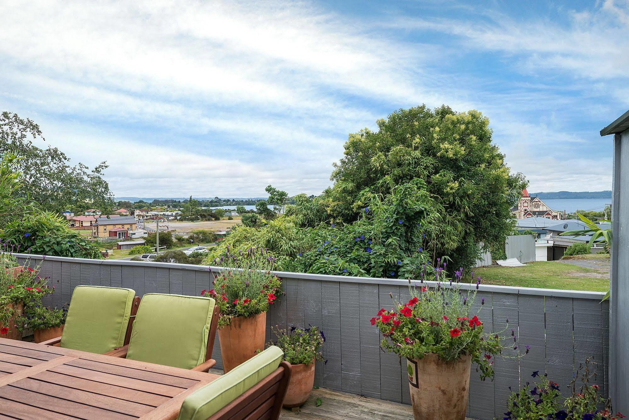 Lakeside City Apartments - Penthouse And Studio ロトルア エクステリア 写真