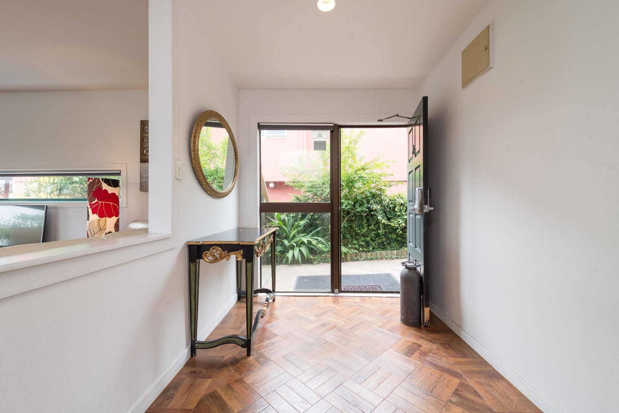 Lakeside City Apartments - Penthouse And Studio ロトルア エクステリア 写真